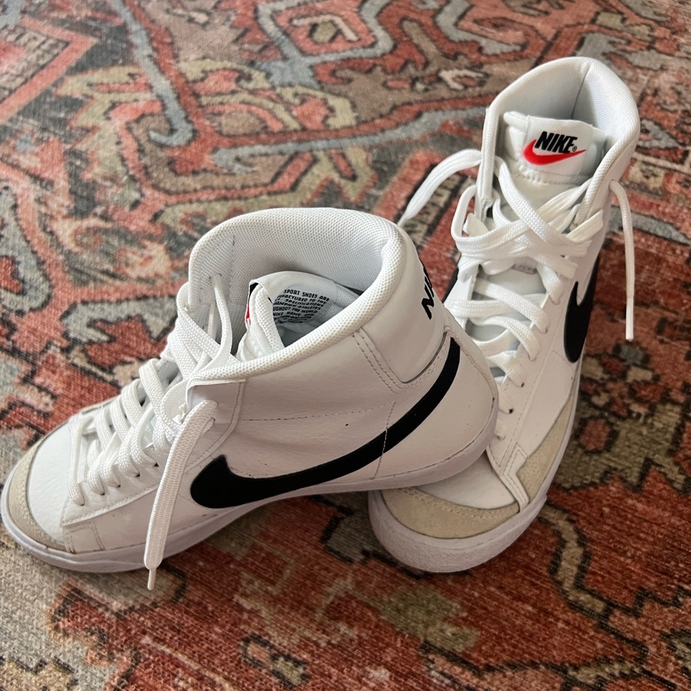Nike Blazer Mid ‘77 shoe Size 7Y